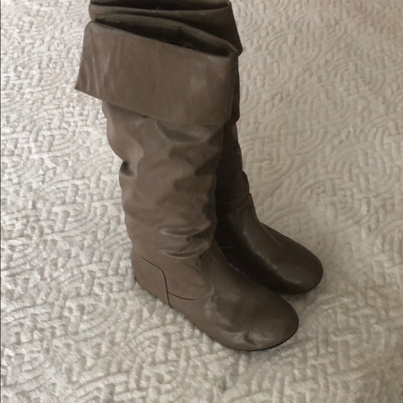 Tan tall boots - Picture 5 of 7